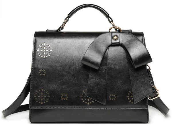 Čierna elegantná dámska kabelka s perforovaným vzorom Miss Lulu