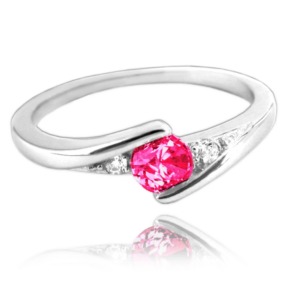 MINET Elegantný strieborný prsteň s červeným zirkónom veľkosť 57