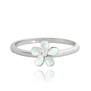 MINET Strieborný prsteň KVETY s bielymi opálmi veľkosť 56