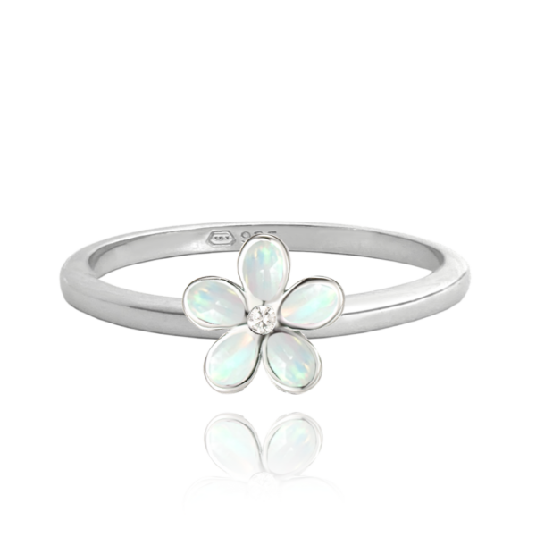 MINET Strieborný prsteň KVETY s bielymi opálmi veľkosť 56