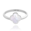 MINET Strieborný prsteň ďatelinka s bielou perlou veľkosť 52
