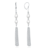 MINET Strieborné náušnice na retiazke s bielymi perlami